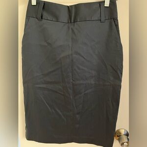 Banana Republic Pencil Skirt - Lined, pockets size 2